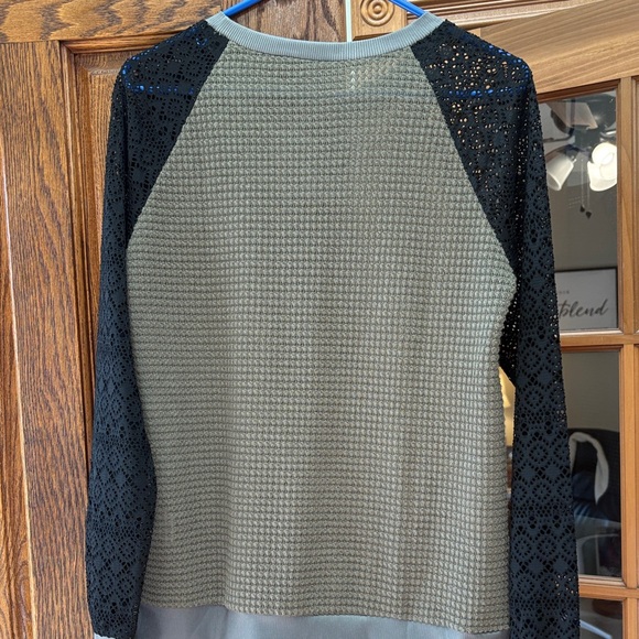 Chic Black and Gray Lace Sleeve Olive Top - Picture 3 of 3